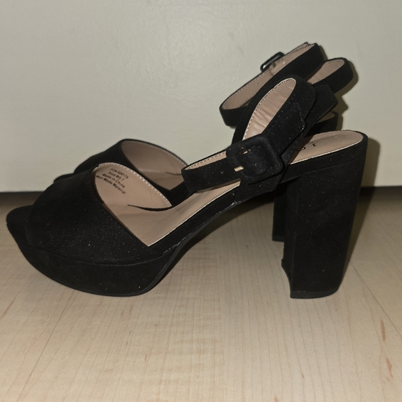 New In Box Journee Collection Nairri Strappy Heels Size: 7 Wide - Picture 8 of 11